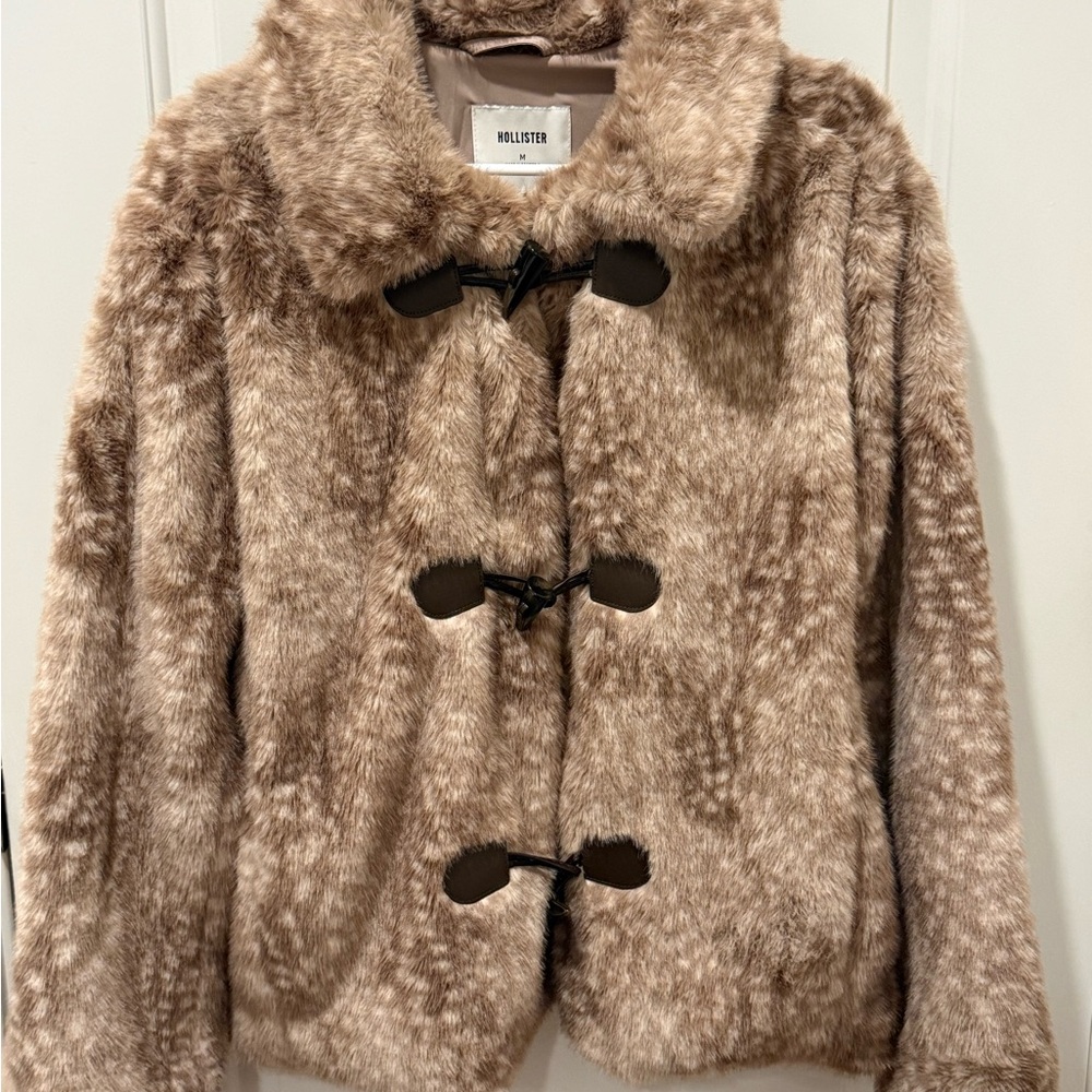 Hollister Women's Doe Faux Fur Coat